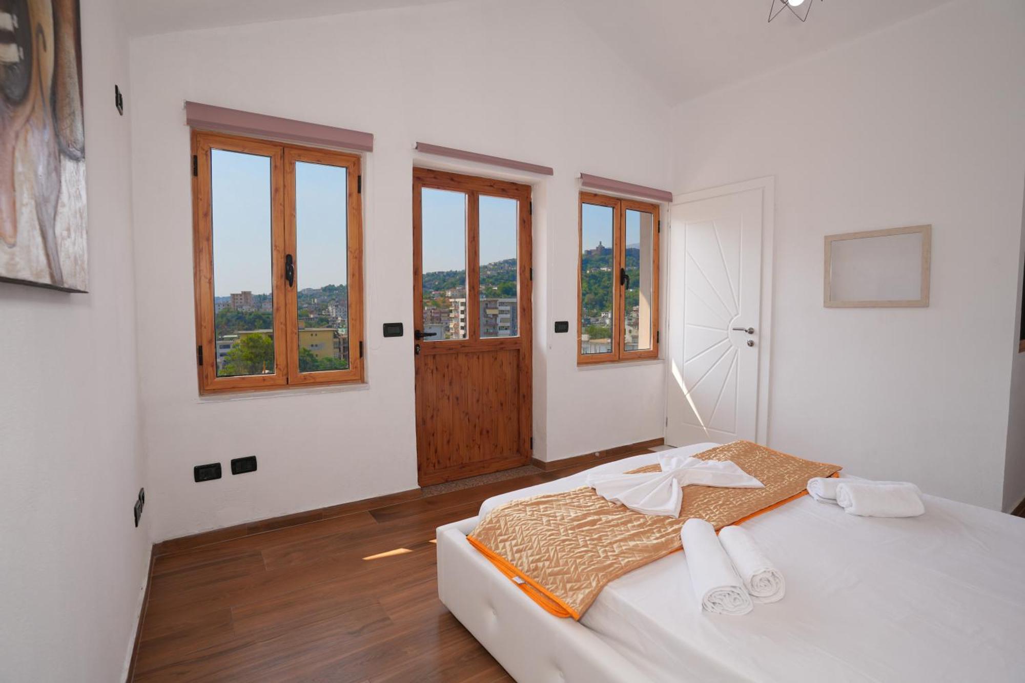 The View Rooms And Terrace Gjirokastër Esterno foto