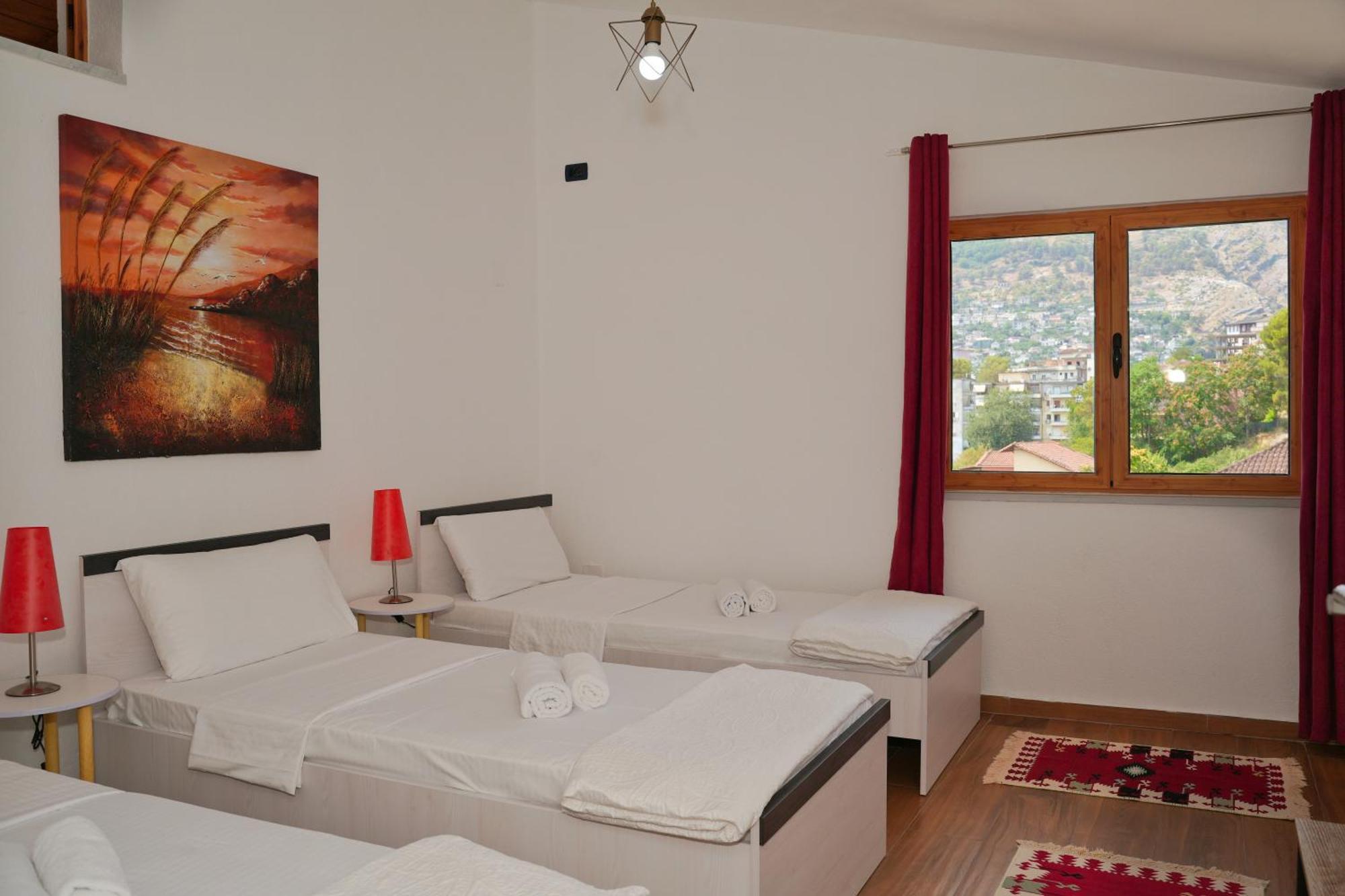 The View Rooms And Terrace Gjirokastër Esterno foto
